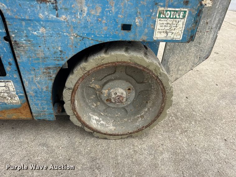 image for item EN0633 2003 Genie GS-1930 scissor lift