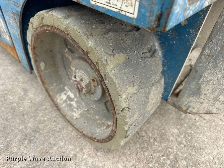 image for item EN0633 2003 Genie GS-1930 scissor lift