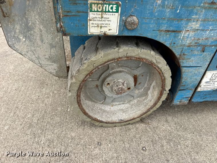 image for item EN0633 2003 Genie GS-1930 scissor lift