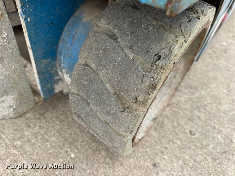 image for item EN0633 2003 Genie GS-1930 scissor lift