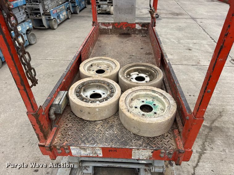 image for item EN0634 1999 SkyJack SJIII-3015 scissor lift