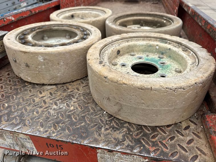 image for item EN0634 1999 SkyJack SJIII-3015 scissor lift