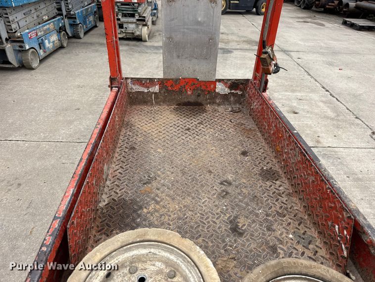 image for item EN0634 1999 SkyJack SJIII-3015 scissor lift