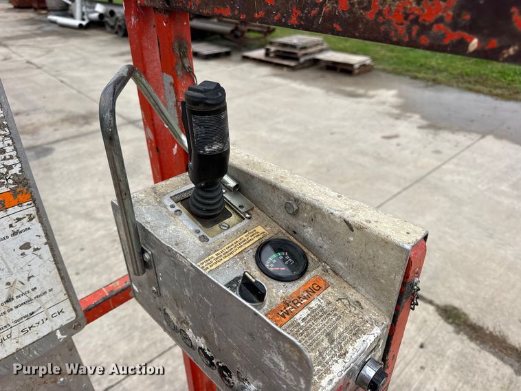 image for item EN0634 1999 SkyJack SJIII-3015 scissor lift
