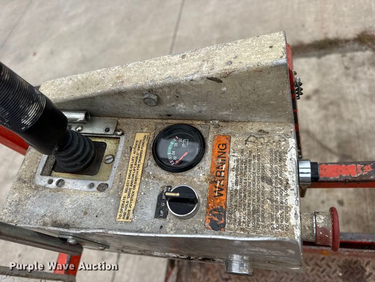 image for item EN0634 1999 SkyJack SJIII-3015 scissor lift