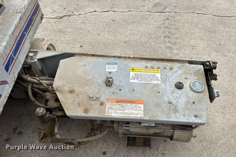 image for item EN0634 1999 SkyJack SJIII-3015 scissor lift