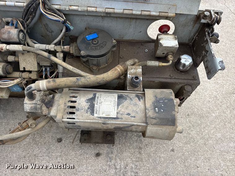 image for item EN0634 1999 SkyJack SJIII-3015 scissor lift