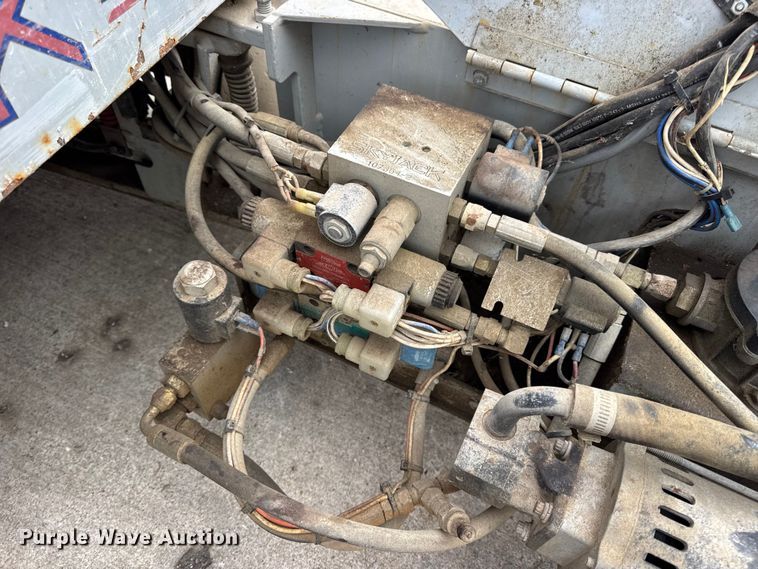 image for item EN0634 1999 SkyJack SJIII-3015 scissor lift