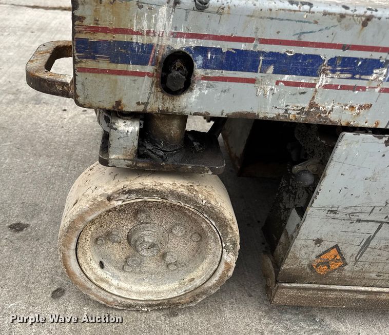 image for item EN0634 1999 SkyJack SJIII-3015 scissor lift