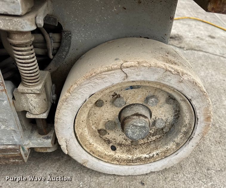 image for item EN0634 1999 SkyJack SJIII-3015 scissor lift