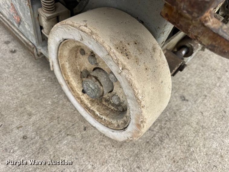 image for item EN0634 1999 SkyJack SJIII-3015 scissor lift