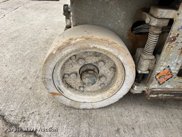 image for item EN0634 1999 SkyJack SJIII-3015 scissor lift