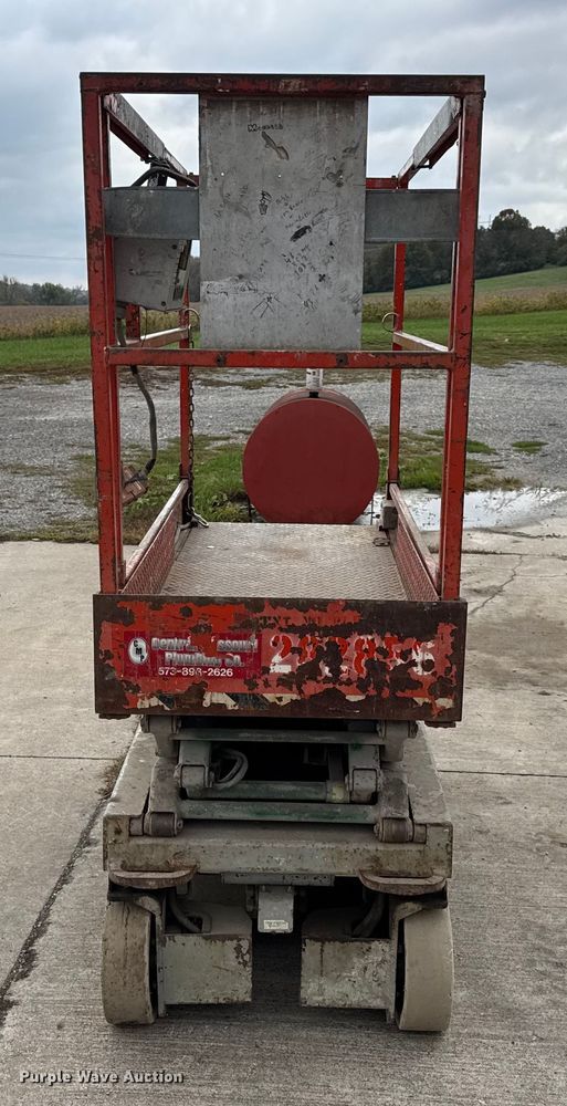 image for item EN0635 1999 SkyJack SJIII-3015 scissor lift