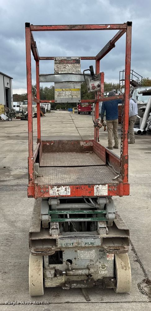 image for item EN0635 1999 SkyJack SJIII-3015 scissor lift