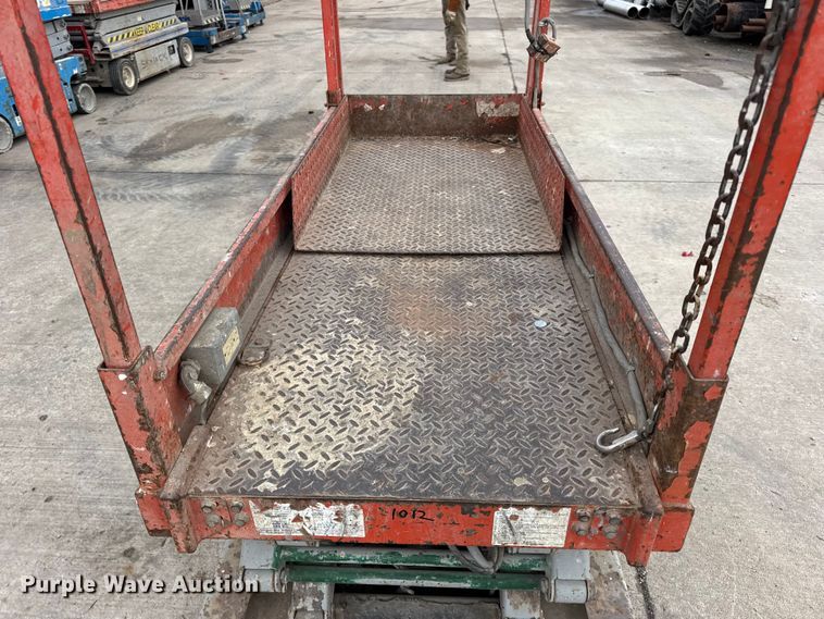 image for item EN0635 1999 SkyJack SJIII-3015 scissor lift