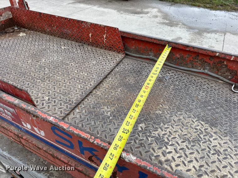 image for item EN0635 1999 SkyJack SJIII-3015 scissor lift