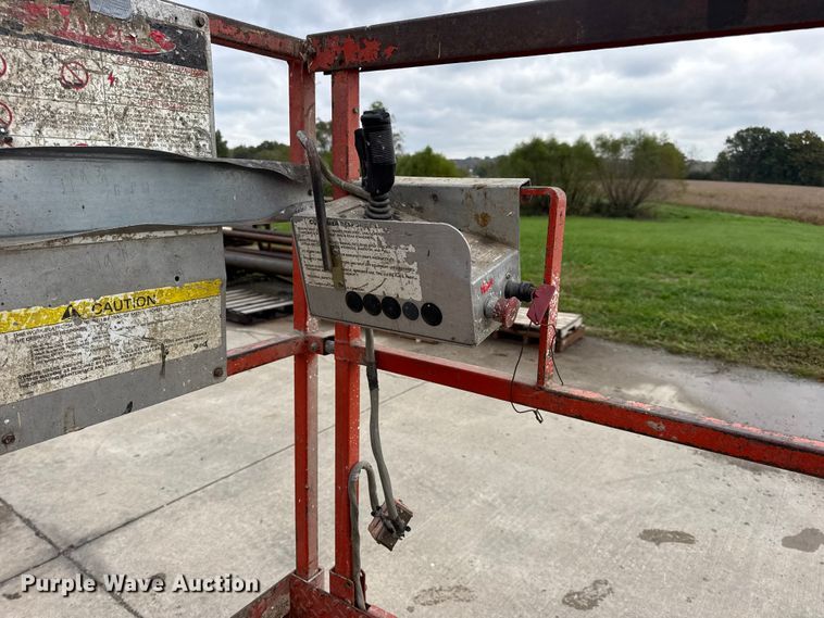 image for item EN0635 1999 SkyJack SJIII-3015 scissor lift