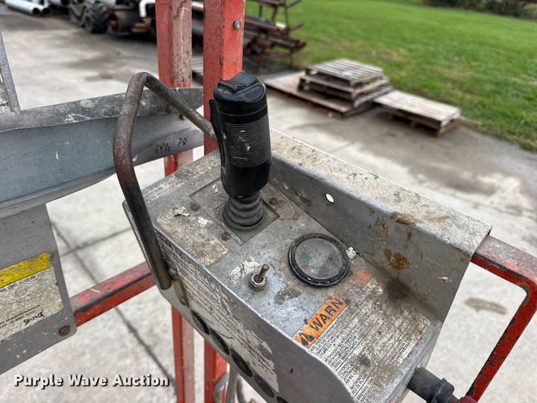 image for item EN0635 1999 SkyJack SJIII-3015 scissor lift