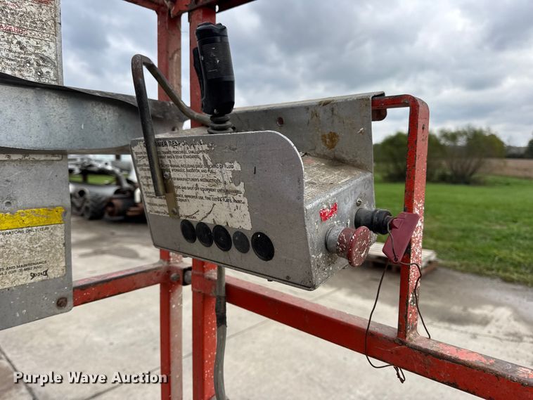 image for item EN0635 1999 SkyJack SJIII-3015 scissor lift