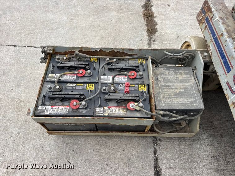 image for item EN0635 1999 SkyJack SJIII-3015 scissor lift