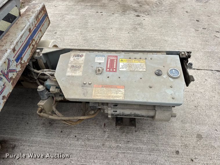 image for item EN0635 1999 SkyJack SJIII-3015 scissor lift