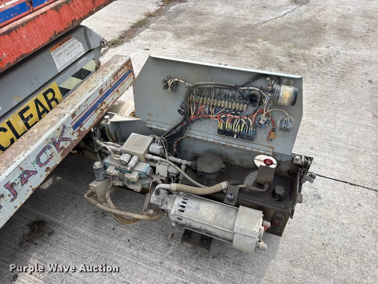 image for item EN0635 1999 SkyJack SJIII-3015 scissor lift