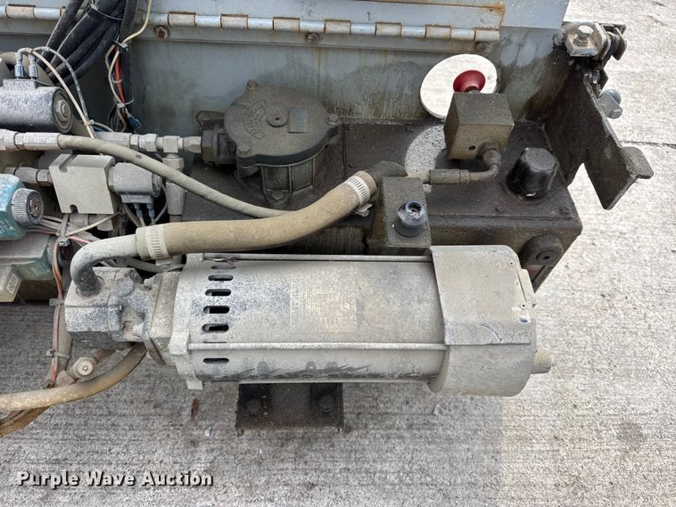 image for item EN0635 1999 SkyJack SJIII-3015 scissor lift