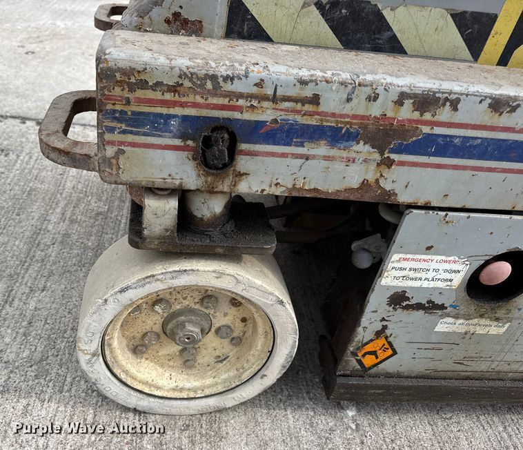 image for item EN0635 1999 SkyJack SJIII-3015 scissor lift