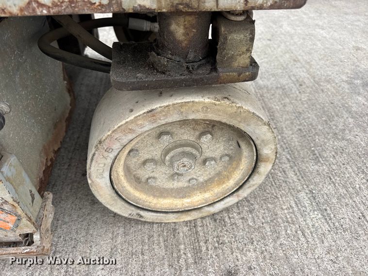 image for item EN0635 1999 SkyJack SJIII-3015 scissor lift