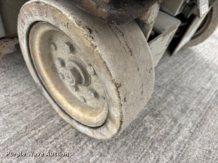 image for item EN0635 1999 SkyJack SJIII-3015 scissor lift