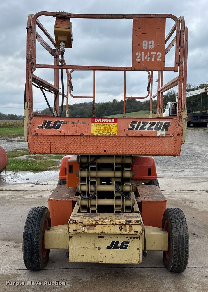 image for item EN0636 1996 JLG 3369 Sizzor Commander scissor lift