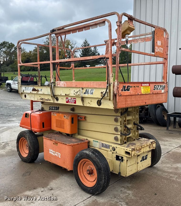 image for item EN0636 1996 JLG 3369 Sizzor Commander scissor lift