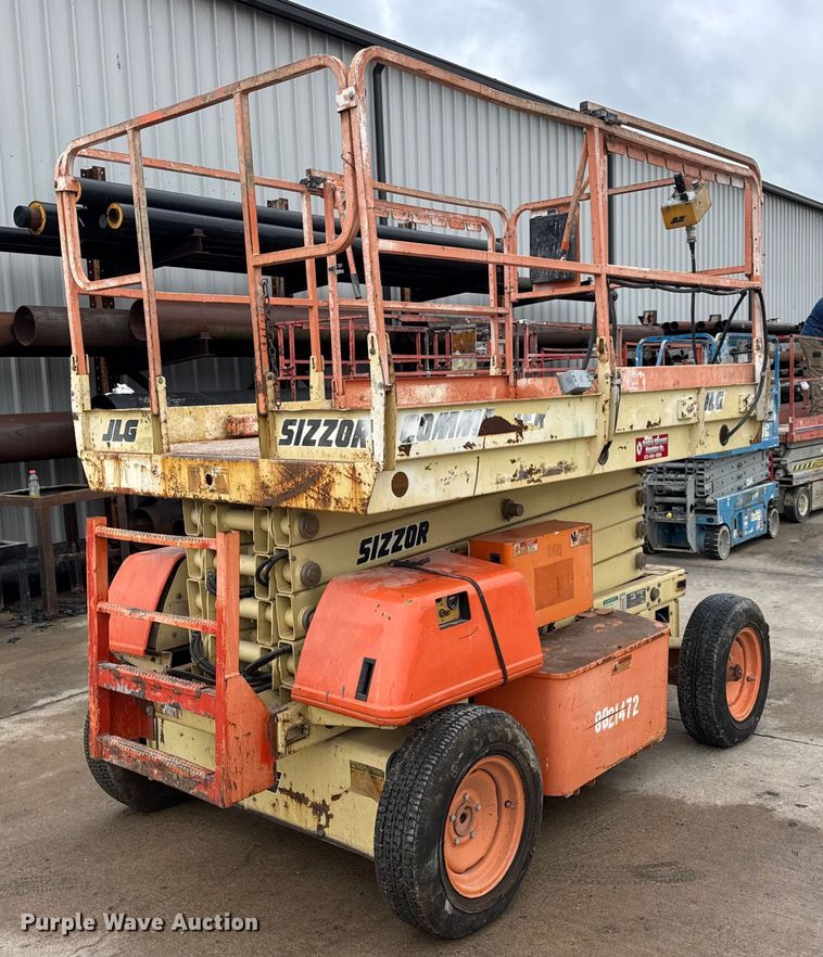 image for item EN0636 1996 JLG 3369 Sizzor Commander scissor lift