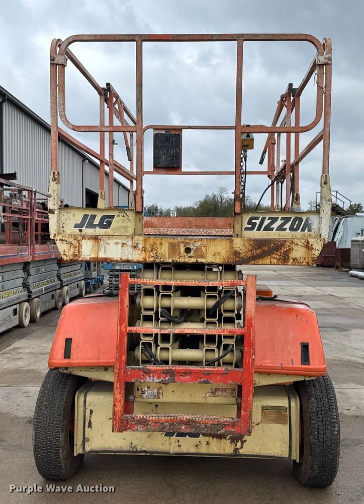 image for item EN0636 1996 JLG 3369 Sizzor Commander scissor lift