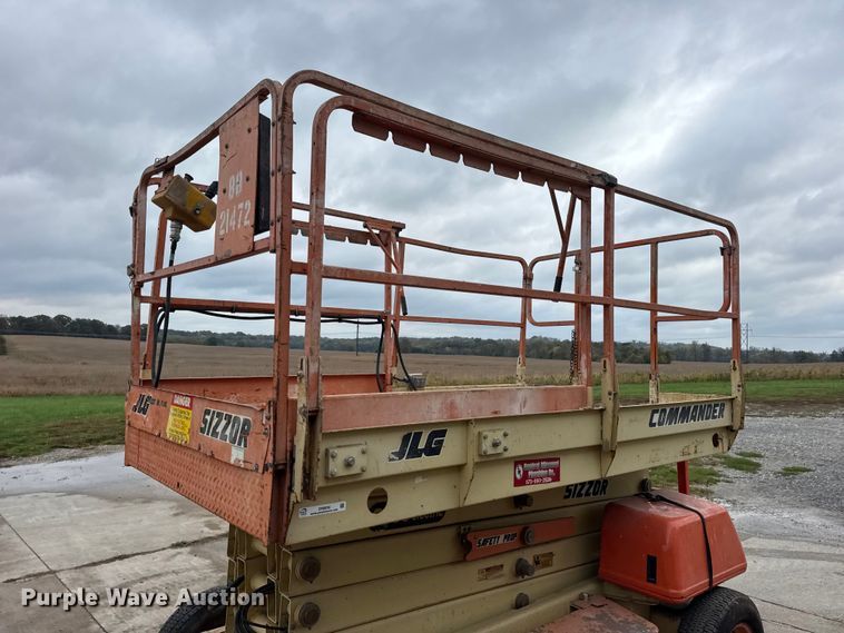 image for item EN0636 1996 JLG 3369 Sizzor Commander scissor lift