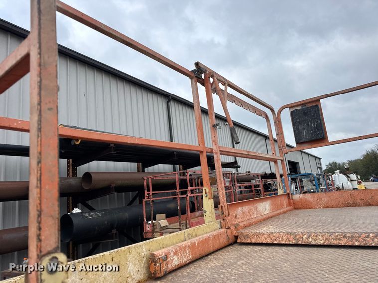 image for item EN0636 1996 JLG 3369 Sizzor Commander scissor lift