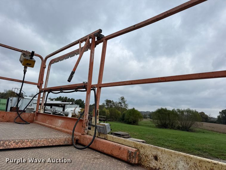 image for item EN0636 1996 JLG 3369 Sizzor Commander scissor lift