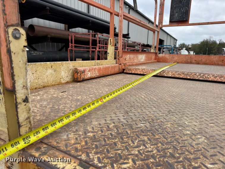 image for item EN0636 1996 JLG 3369 Sizzor Commander scissor lift