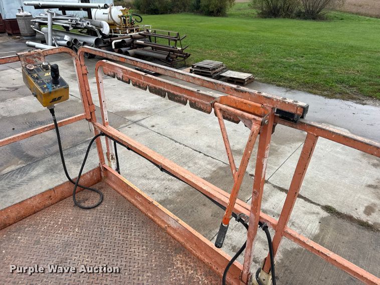 image for item EN0636 1996 JLG 3369 Sizzor Commander scissor lift