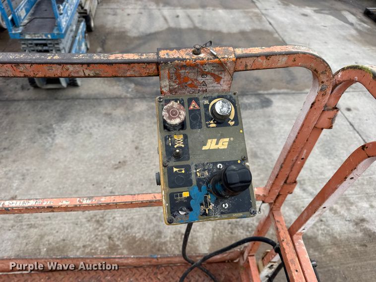 image for item EN0636 1996 JLG 3369 Sizzor Commander scissor lift