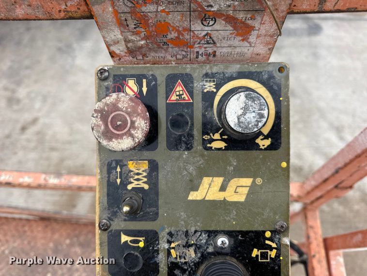 image for item EN0636 1996 JLG 3369 Sizzor Commander scissor lift