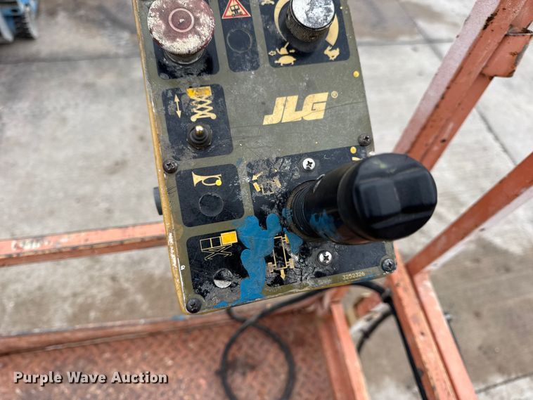 image for item EN0636 1996 JLG 3369 Sizzor Commander scissor lift