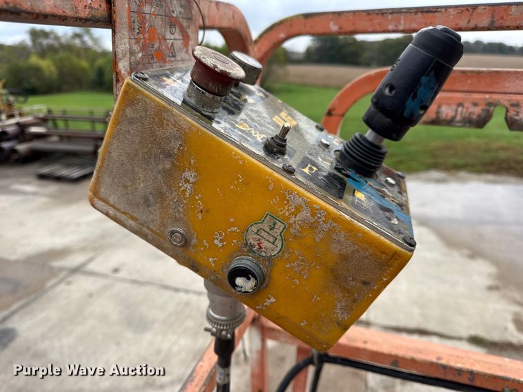 image for item EN0636 1996 JLG 3369 Sizzor Commander scissor lift