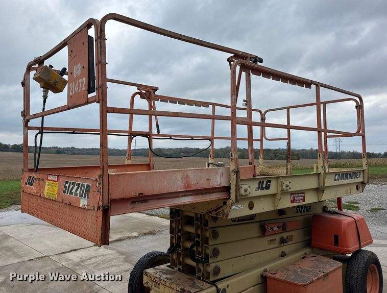 image for item EN0636 1996 JLG 3369 Sizzor Commander scissor lift