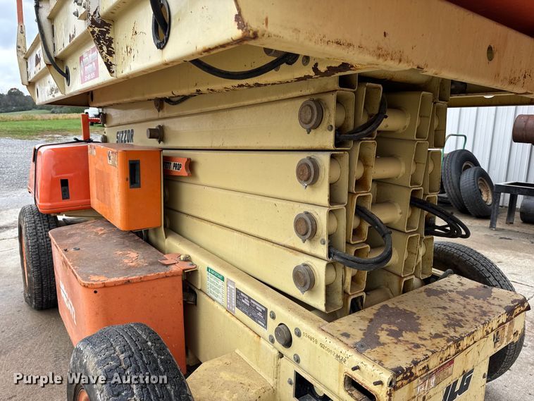 image for item EN0636 1996 JLG 3369 Sizzor Commander scissor lift