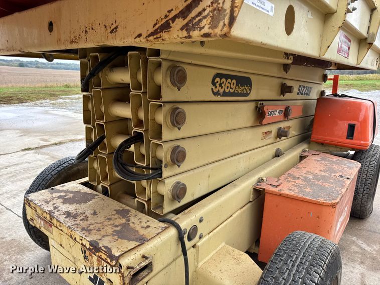 image for item EN0636 1996 JLG 3369 Sizzor Commander scissor lift