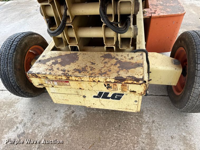 image for item EN0636 1996 JLG 3369 Sizzor Commander scissor lift