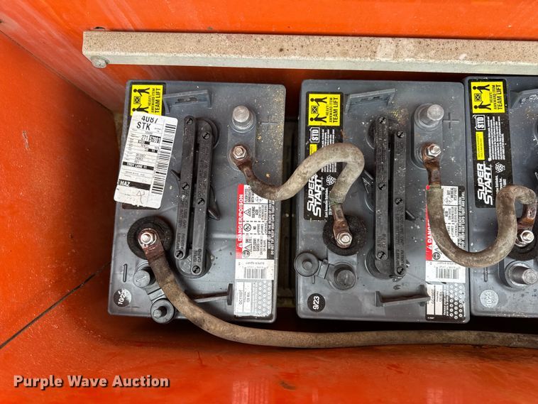 image for item EN0636 1996 JLG 3369 Sizzor Commander scissor lift