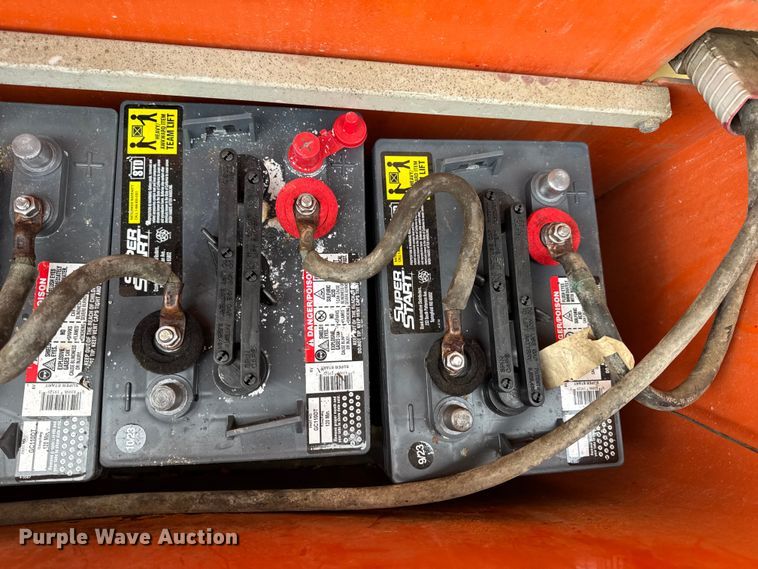 image for item EN0636 1996 JLG 3369 Sizzor Commander scissor lift