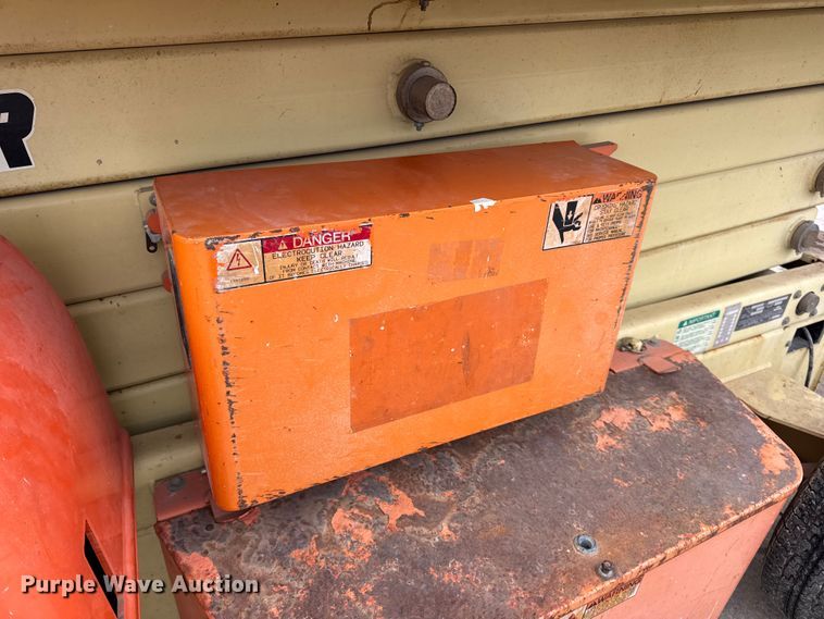 image for item EN0636 1996 JLG 3369 Sizzor Commander scissor lift